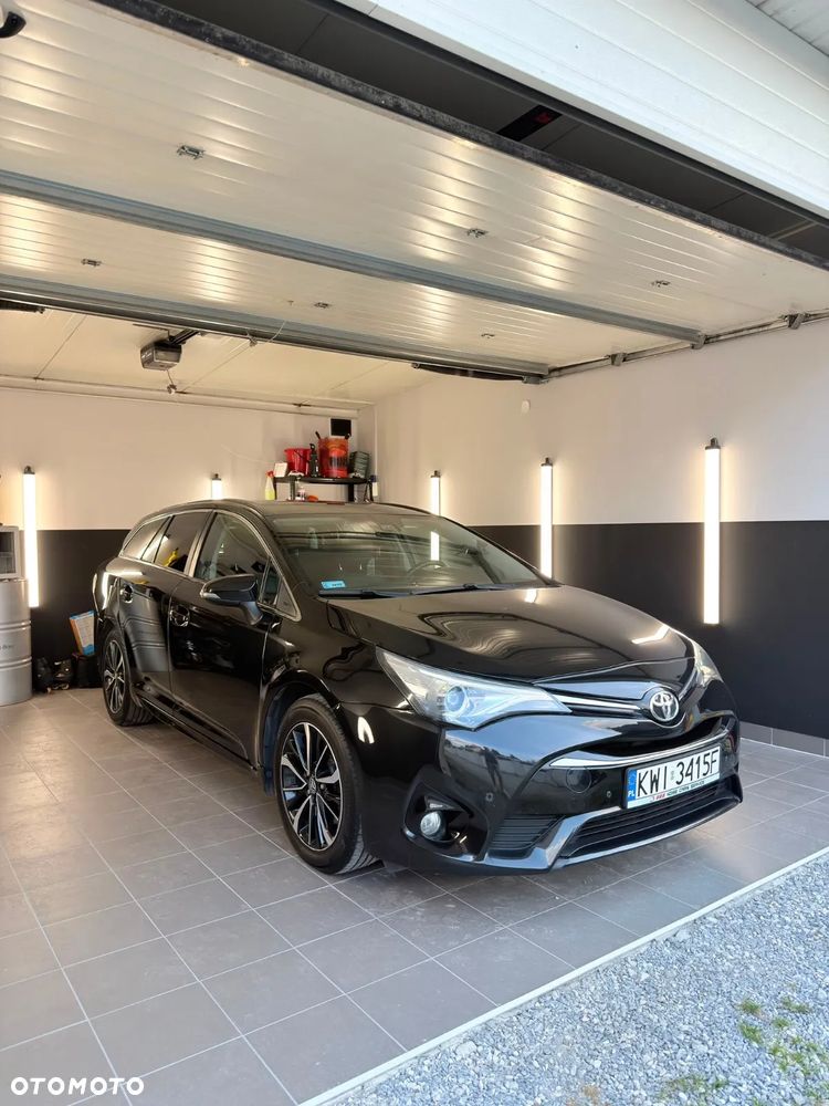 Toyota Avensis 2.0 D-4D Premium - 2