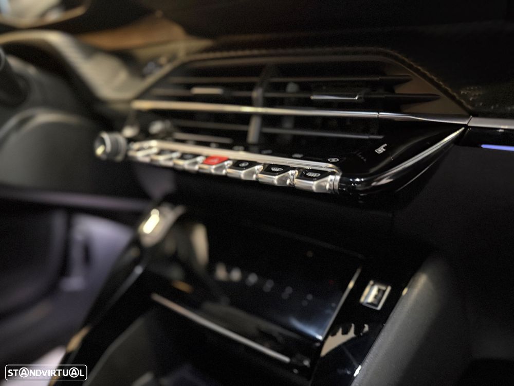 Peugeot e-208 GT Pack - 18