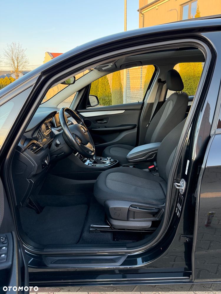 BMW Seria 2 218d - 19