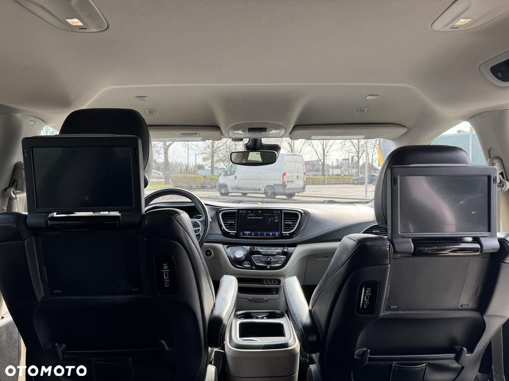 Chrysler Pacifica - 16