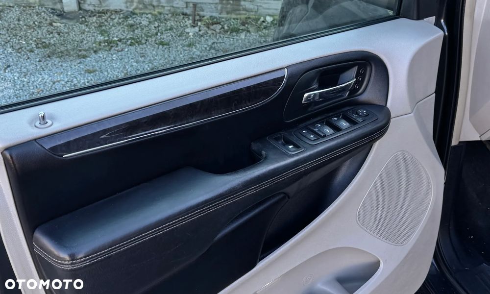 Lancia Voyager 2.8CRD Platinum - 23