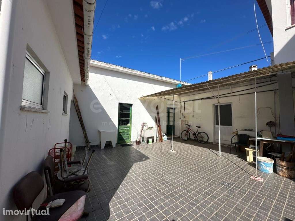 Moradia de 2 andares com loja e pátio - Grande imagem: 3/40