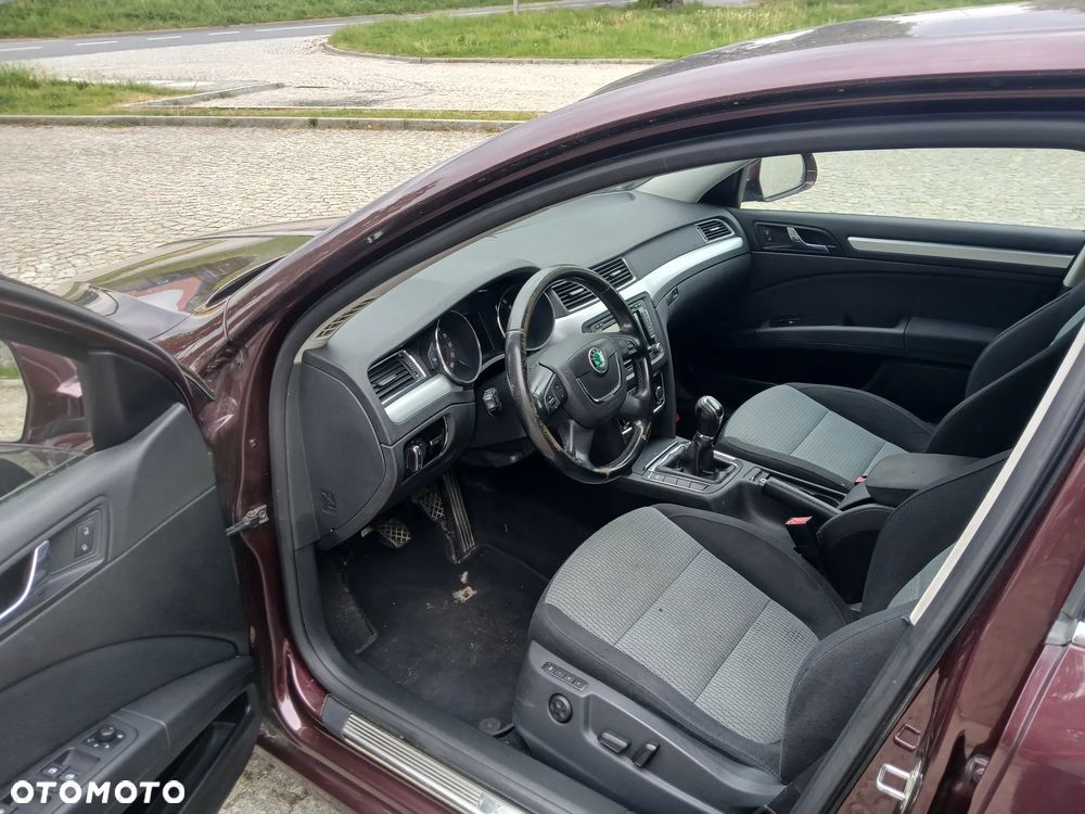 Skoda Superb 2.0 TDI DPF Elegance - 11