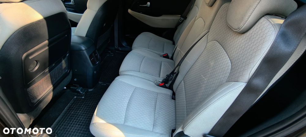 Kia Carens 1.6 GDI L - 10