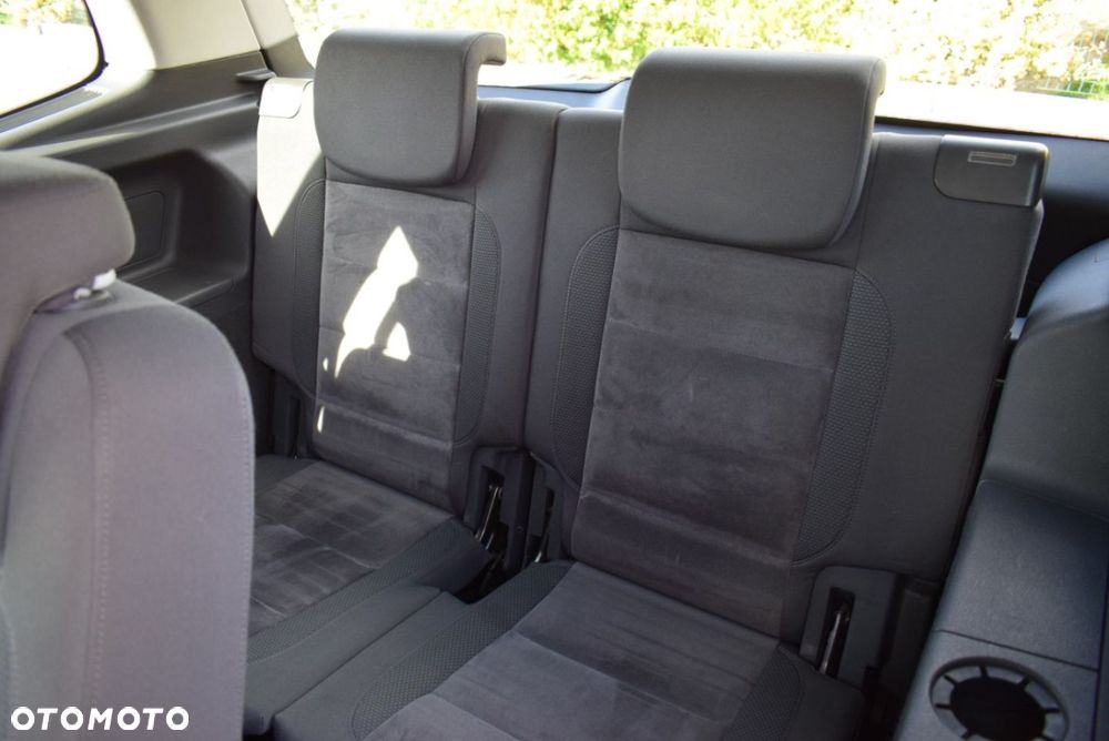 Volkswagen Touran - 21