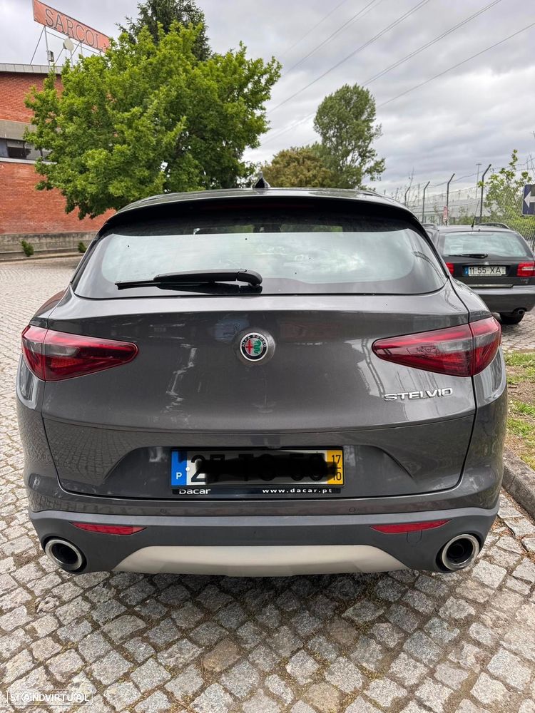 Alfa Romeo Stelvio 2.2 D AT8 - 12