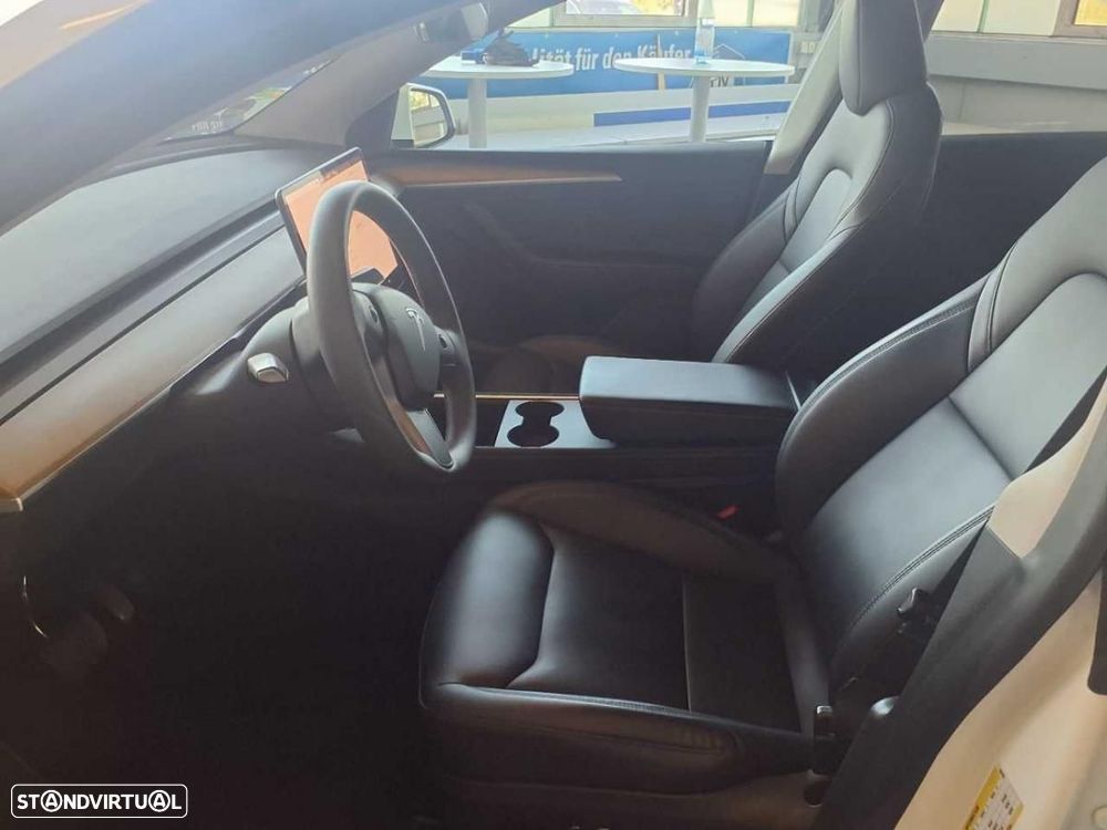 Tesla Model Y Long Range Dual Motor AWD - 3
