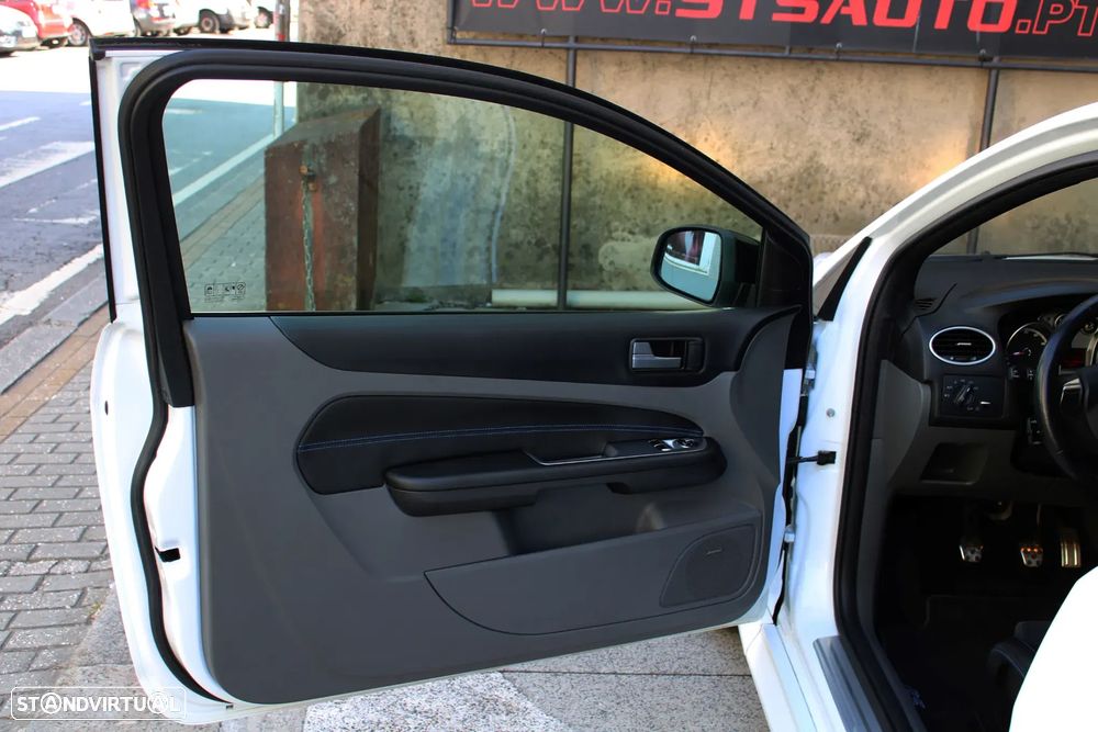 Ford Focus 2.5 T RS - 19