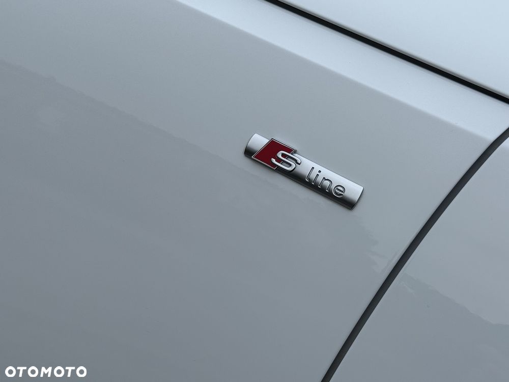 Audi A4 Avant 40 TDI quattro S tronic S line - 37