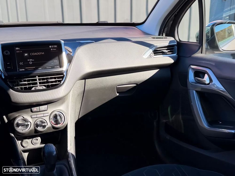 Peugeot 2008 1.2 PureTech Style - 11