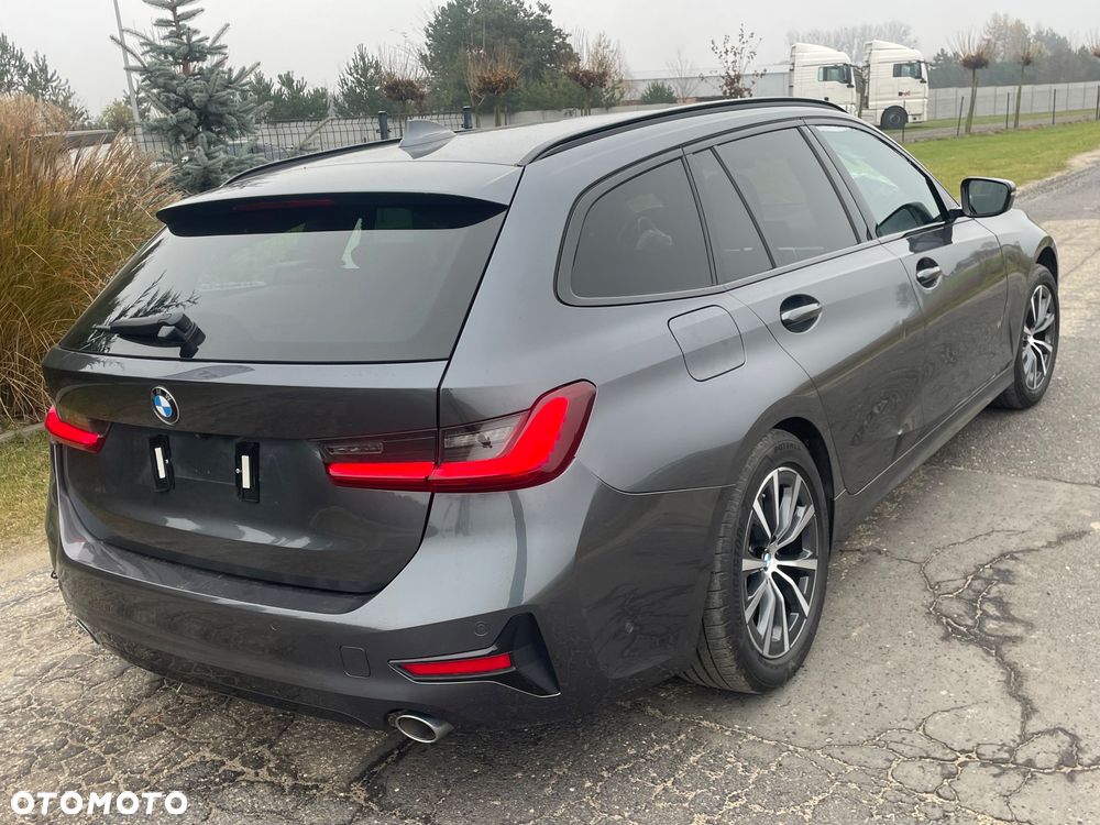 BMW Seria 3 318d Sport Line - 2