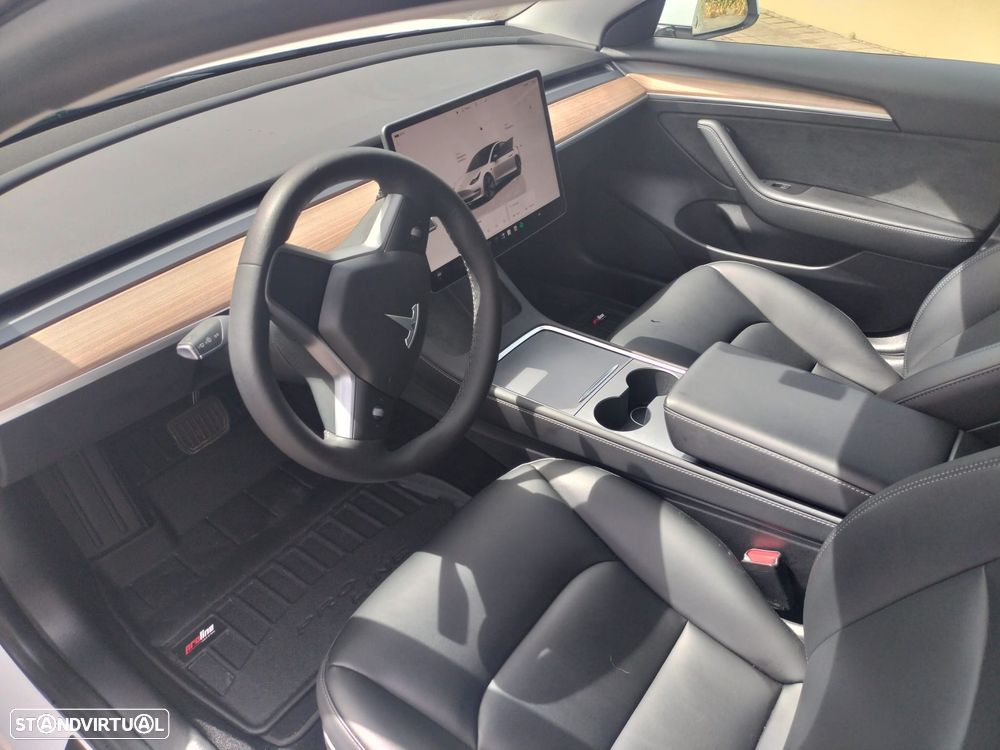 Tesla Model 3 - 3