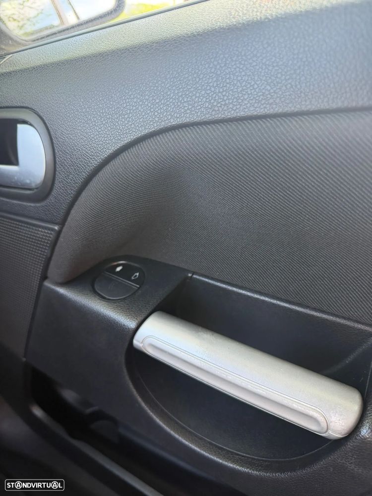 Ford Fiesta 1.4 TDCI Ghia - 19