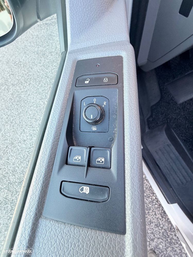 VW Transporter 2.0 TDI - 17