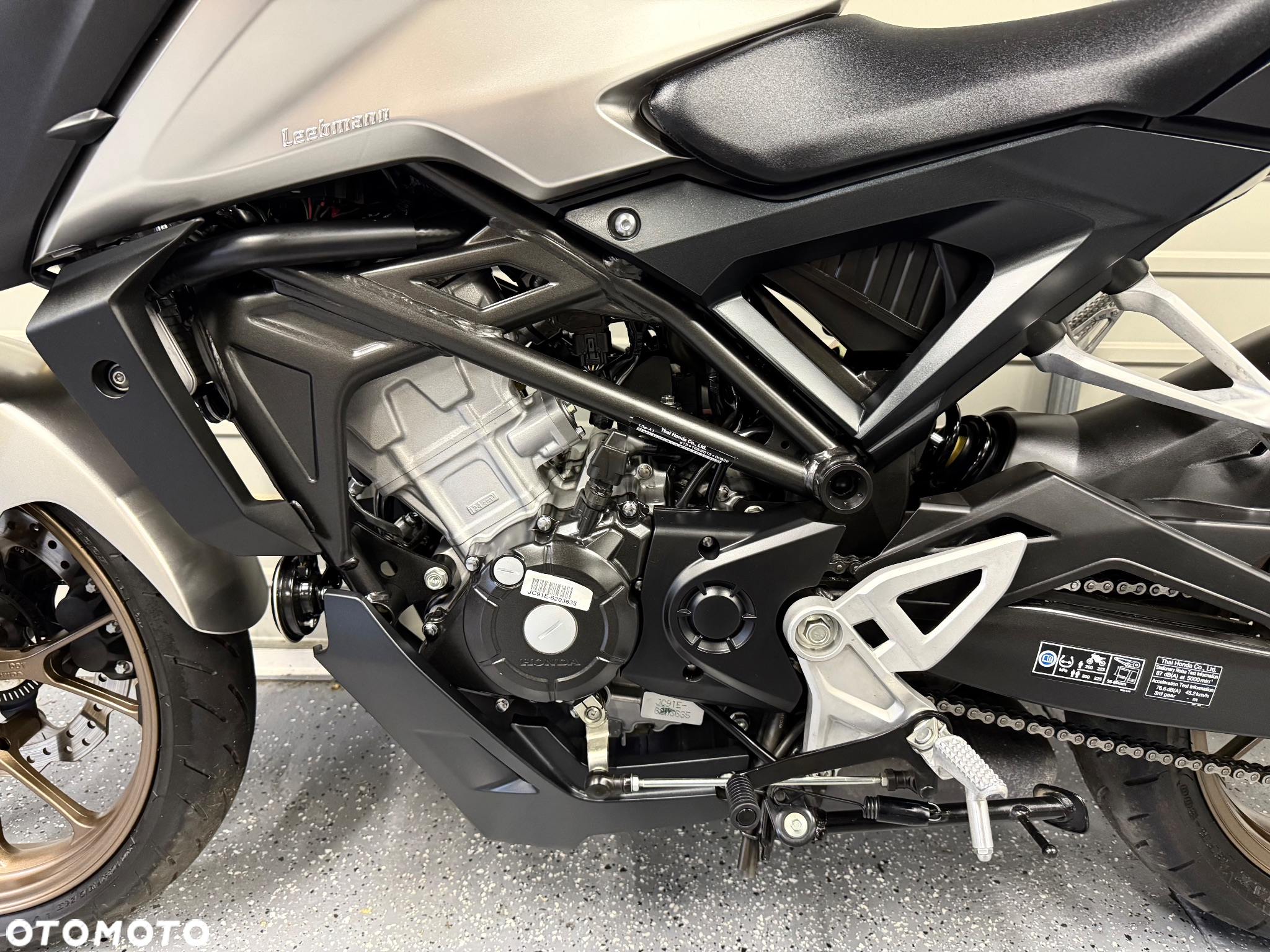 Honda CB - 12