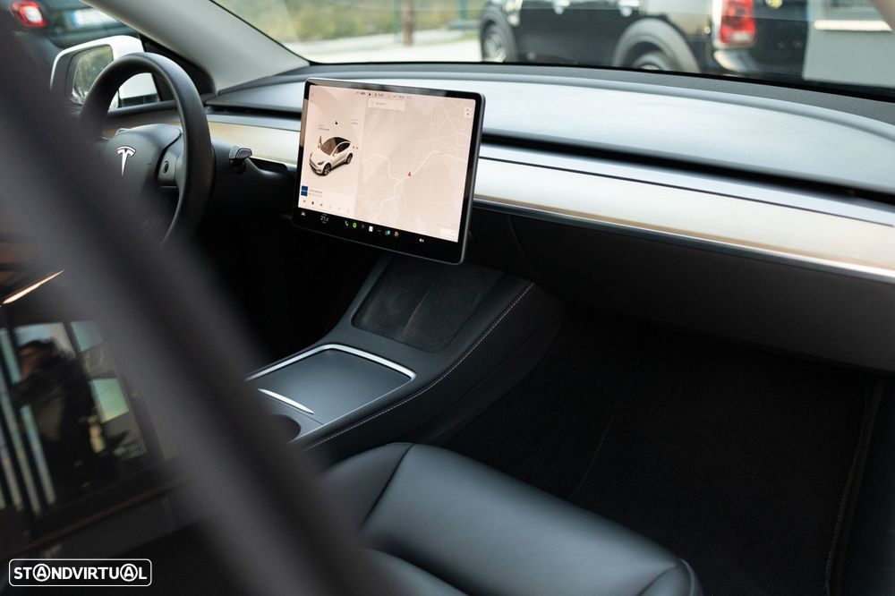 Tesla Model Y Long Range Dual Motor AWD - 32