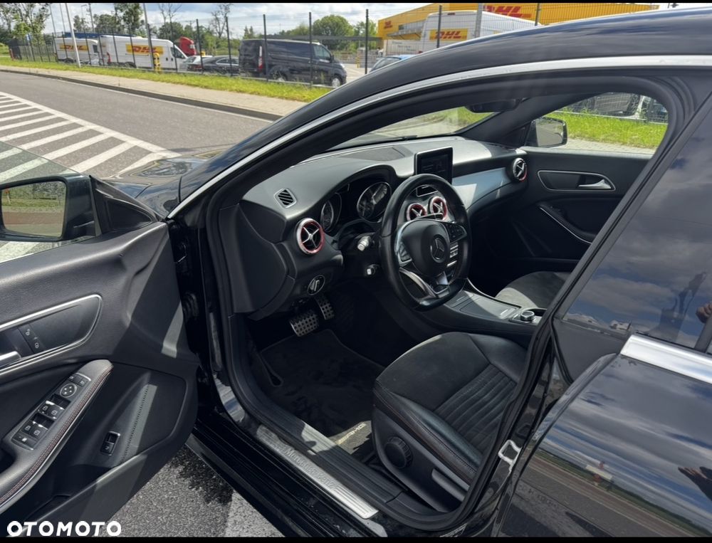 Mercedes-Benz CLA 180 7G-DCT AMG Line - 11