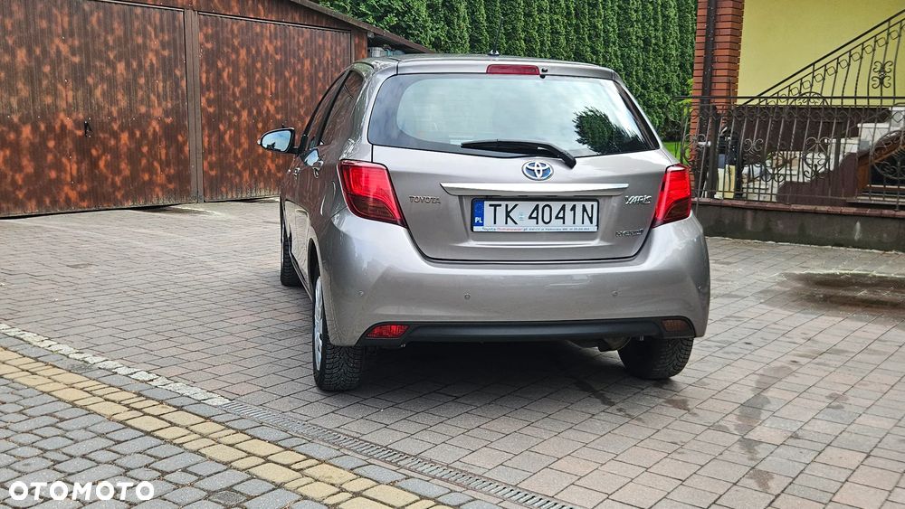 Toyota Yaris Hybrid 100 Dynamic - 11
