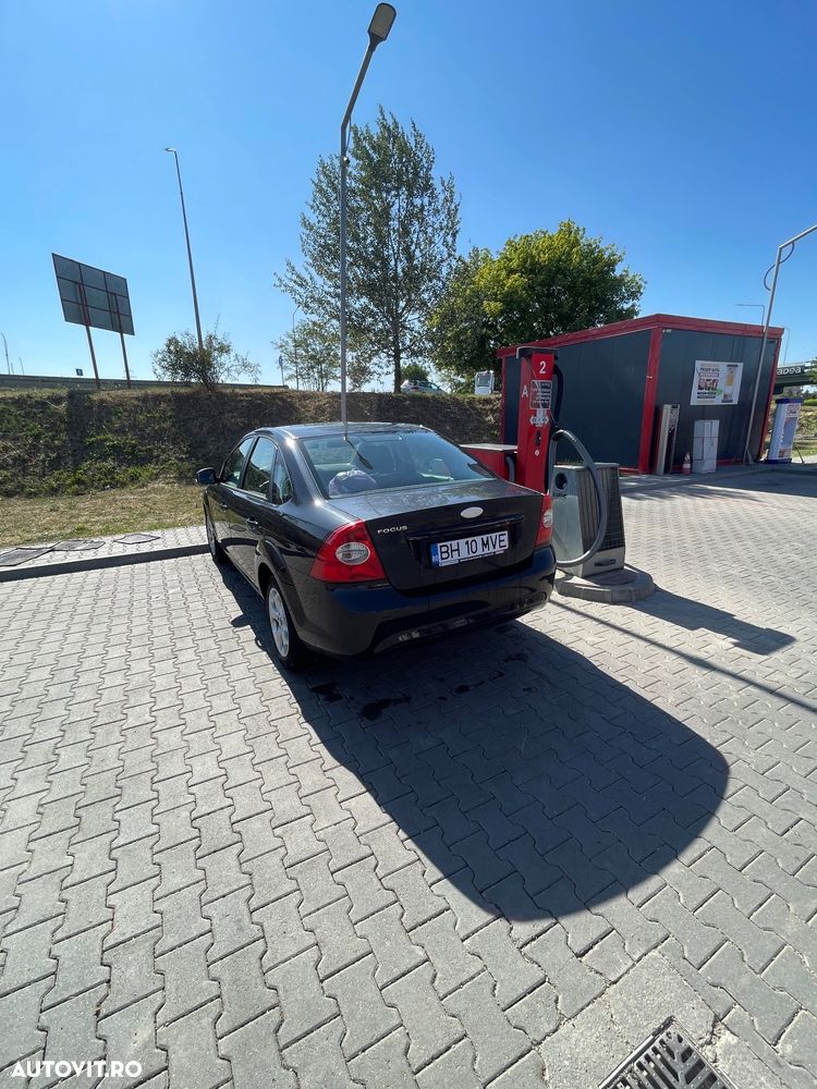 Ford Focus 1.6i Titanium - 3