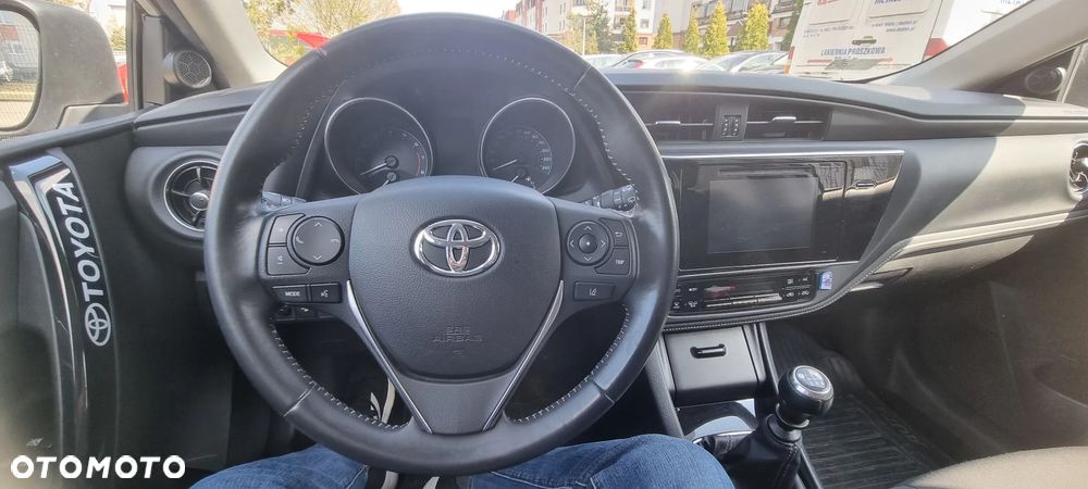 Toyota Auris 1.6 Premium - 8