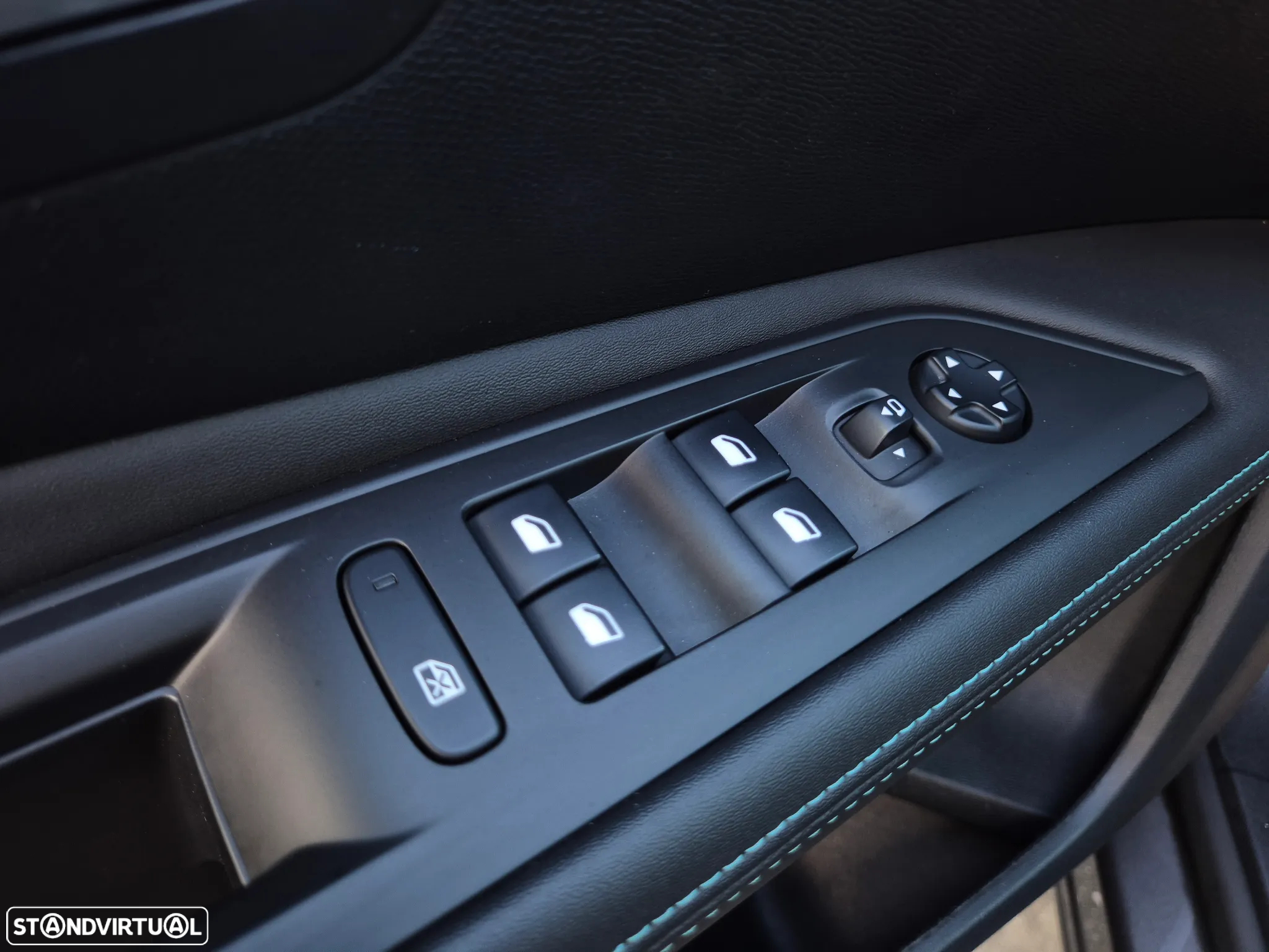 Peugeot 3008 1.6 Hybrid Allure Pack e-EAT8 - 23