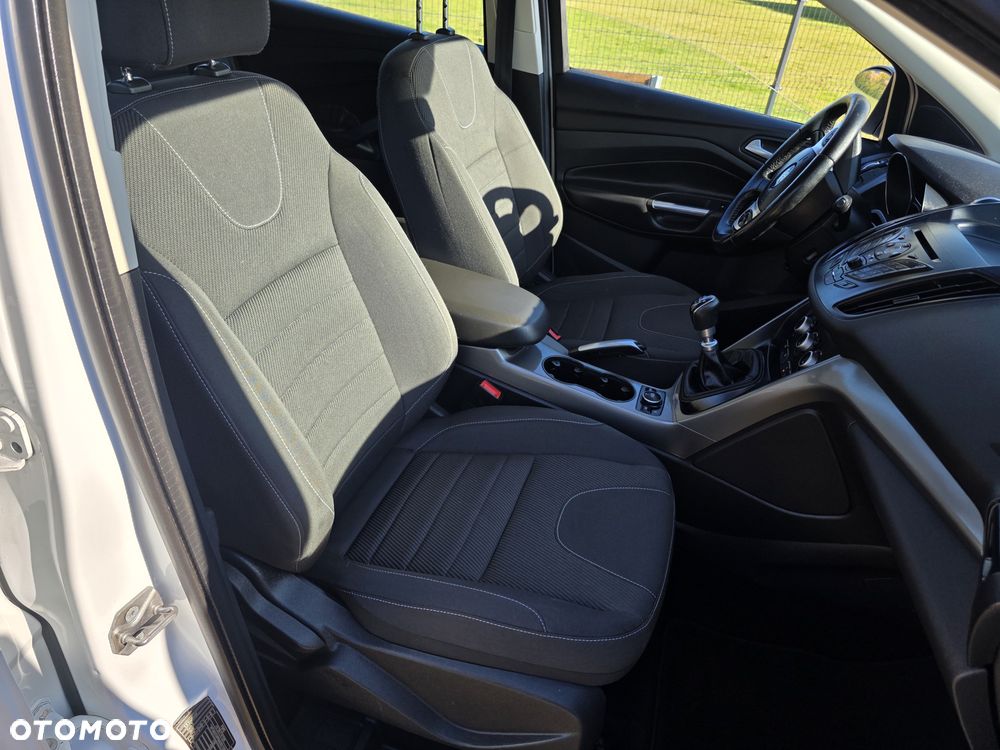 Ford Kuga - 12