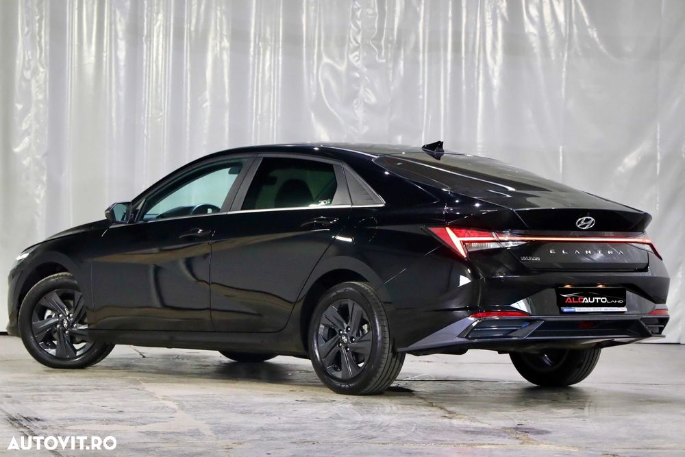 Hyundai Elantra - 4