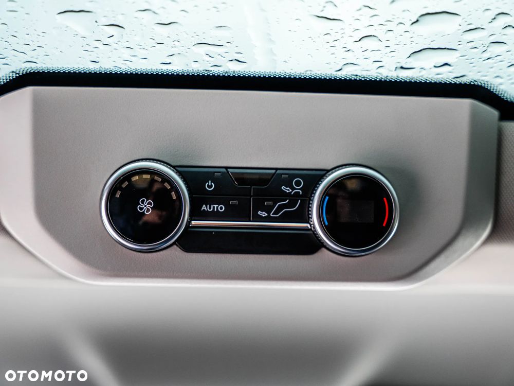 Ford Tourneo Custom - 34