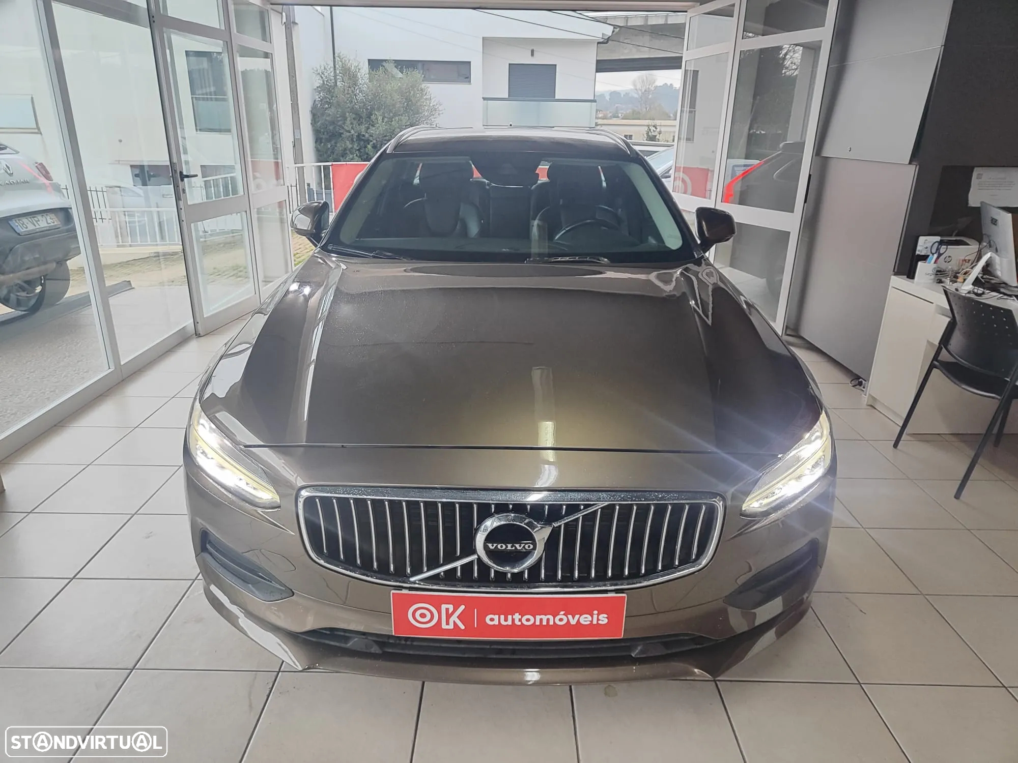 Volvo V90 2.0 D4 Momentum Plus Geartronic - 4