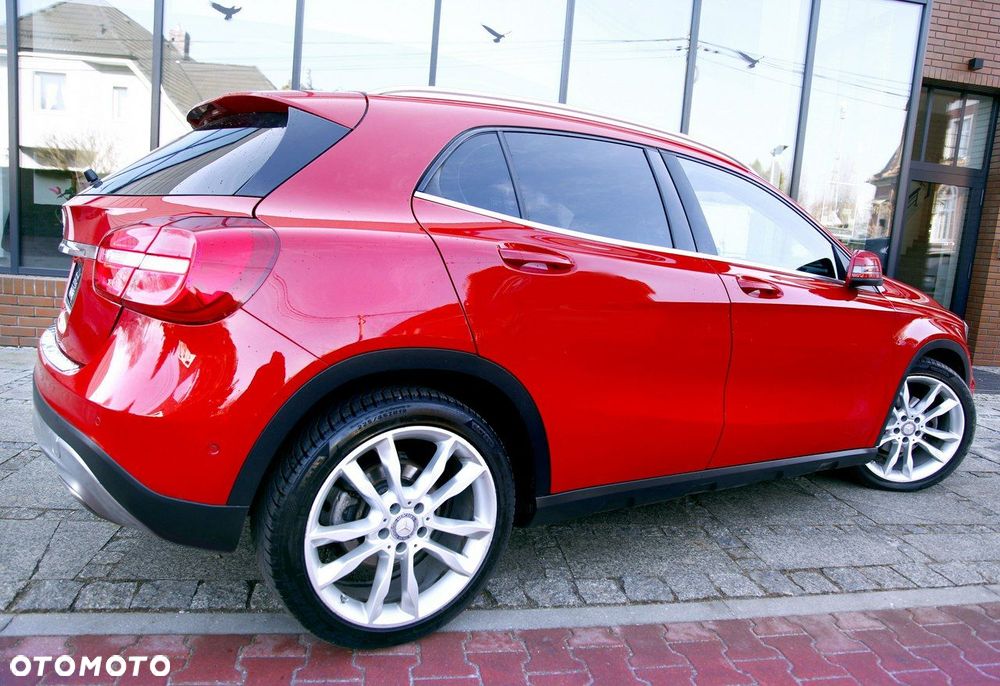 Mercedes-Benz GLA 180 7G-DCT Style - 26