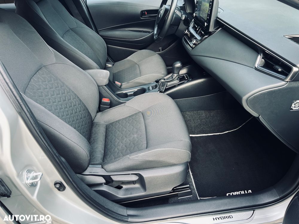 Toyota Corolla 1.8 HSD Business Plus - 18