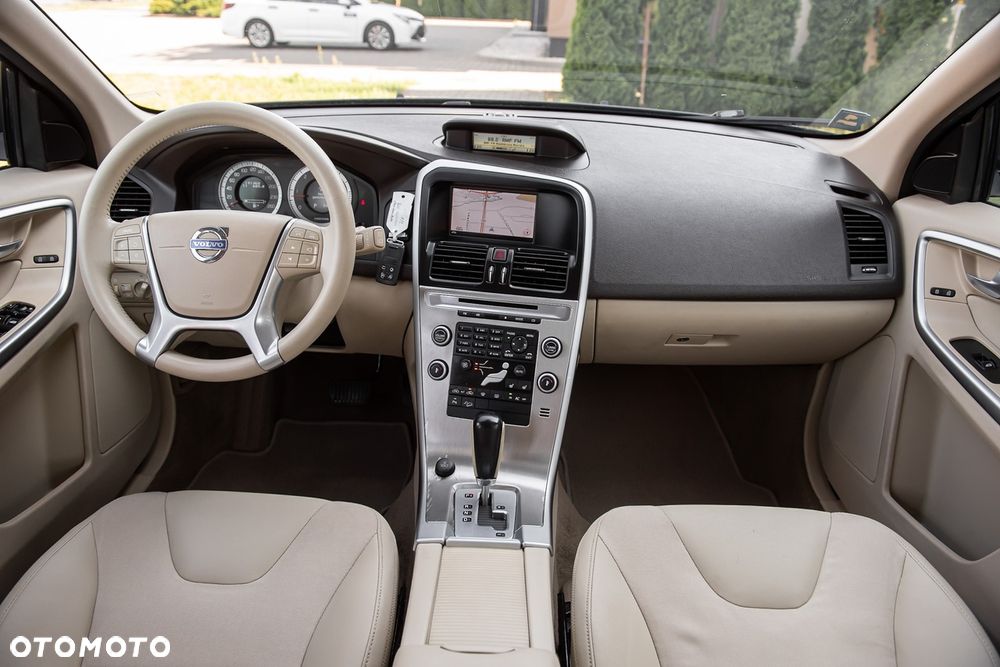 Volvo XC 60 D5 AWD Momentum - 27