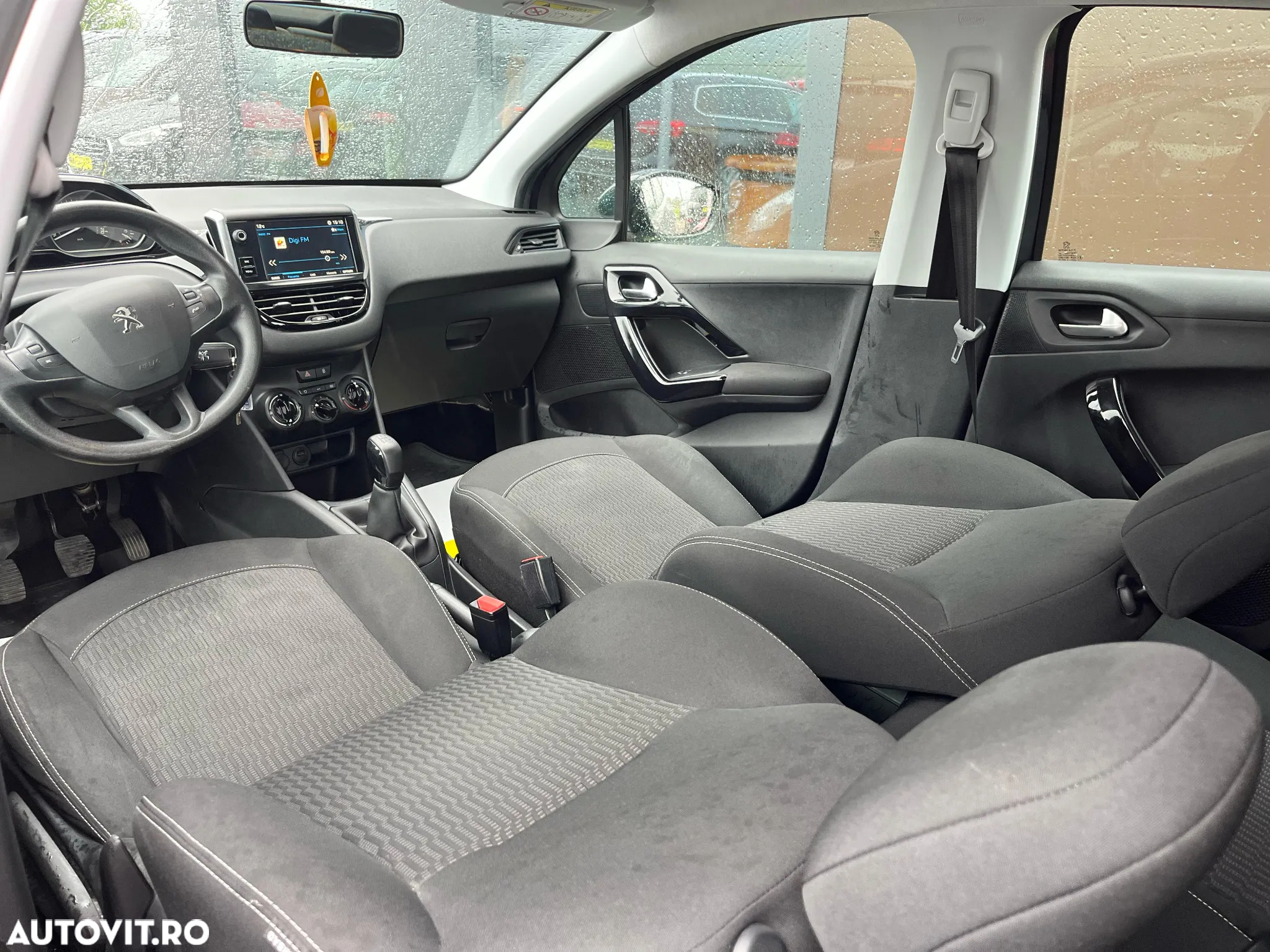 Peugeot 208 1.2 L PureTech Allure - 22