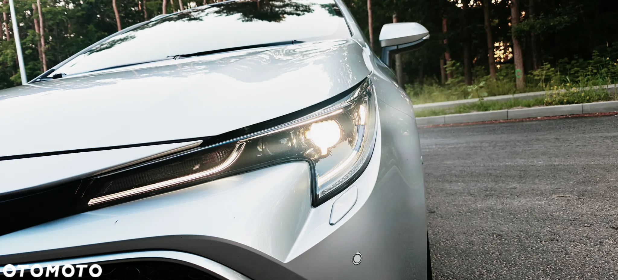 Toyota Corolla 2.0 Hybrid Executive - 33