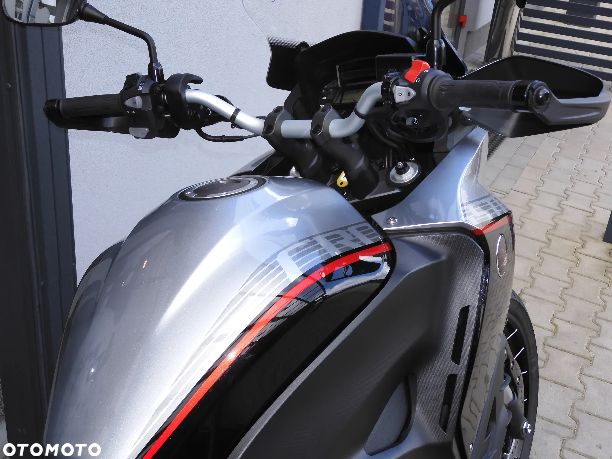 Honda VFR - 19