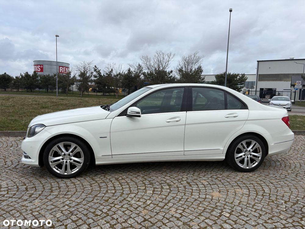 Mercedes-Benz Klasa C 180 CGI Automatik BlueEFFICIENCY Avantgarde - 2