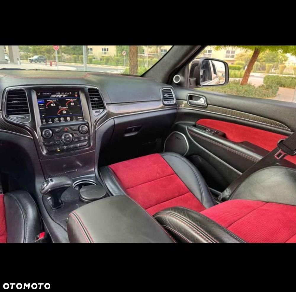 Jeep Grand Cherokee - 12