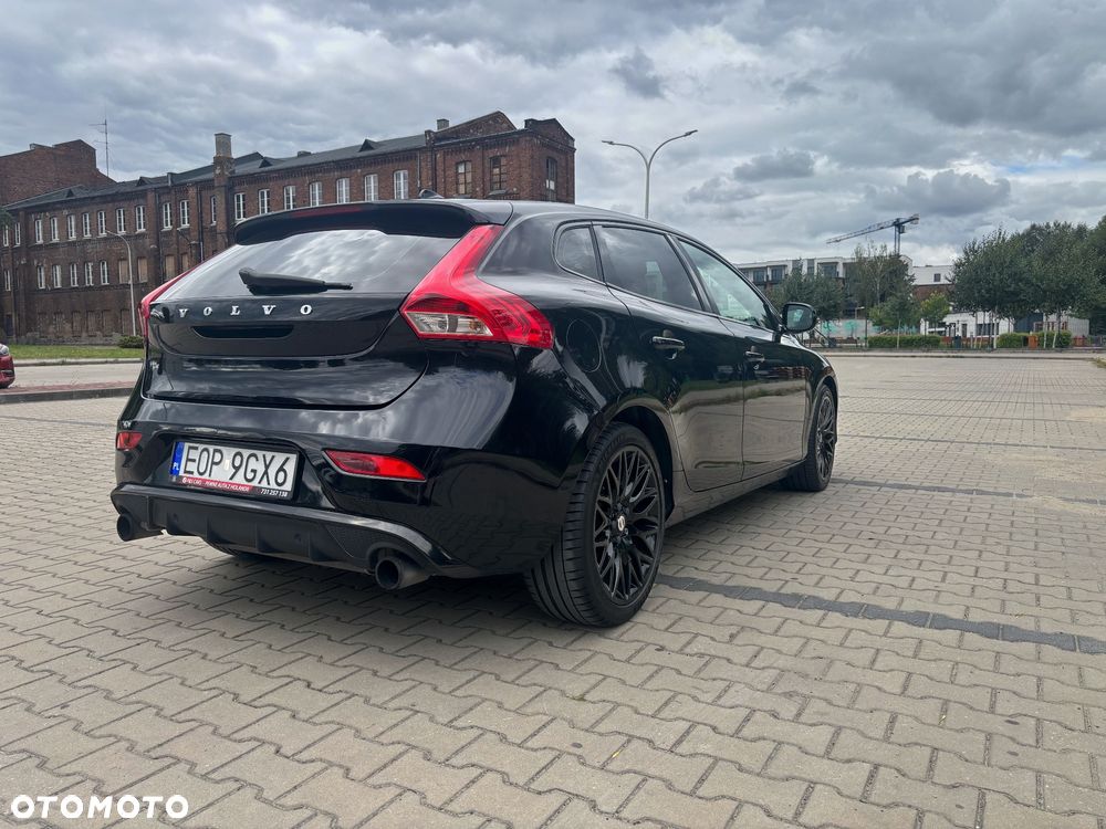 Volvo V40 D2 R-Design - 5