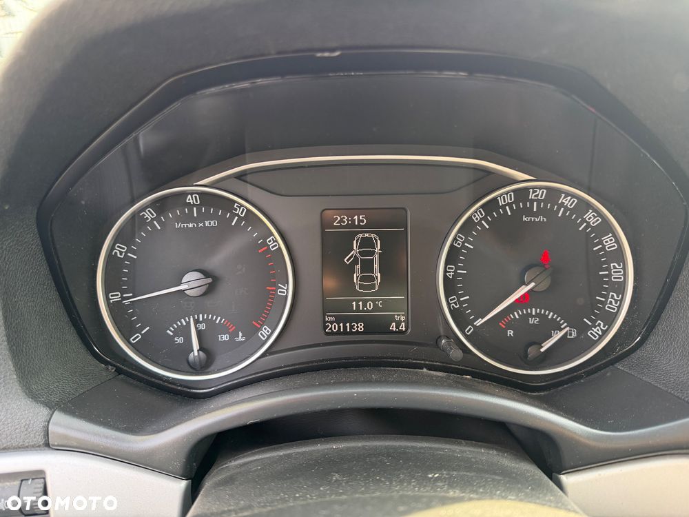 Skoda Octavia 1.6 Combi Style - 12