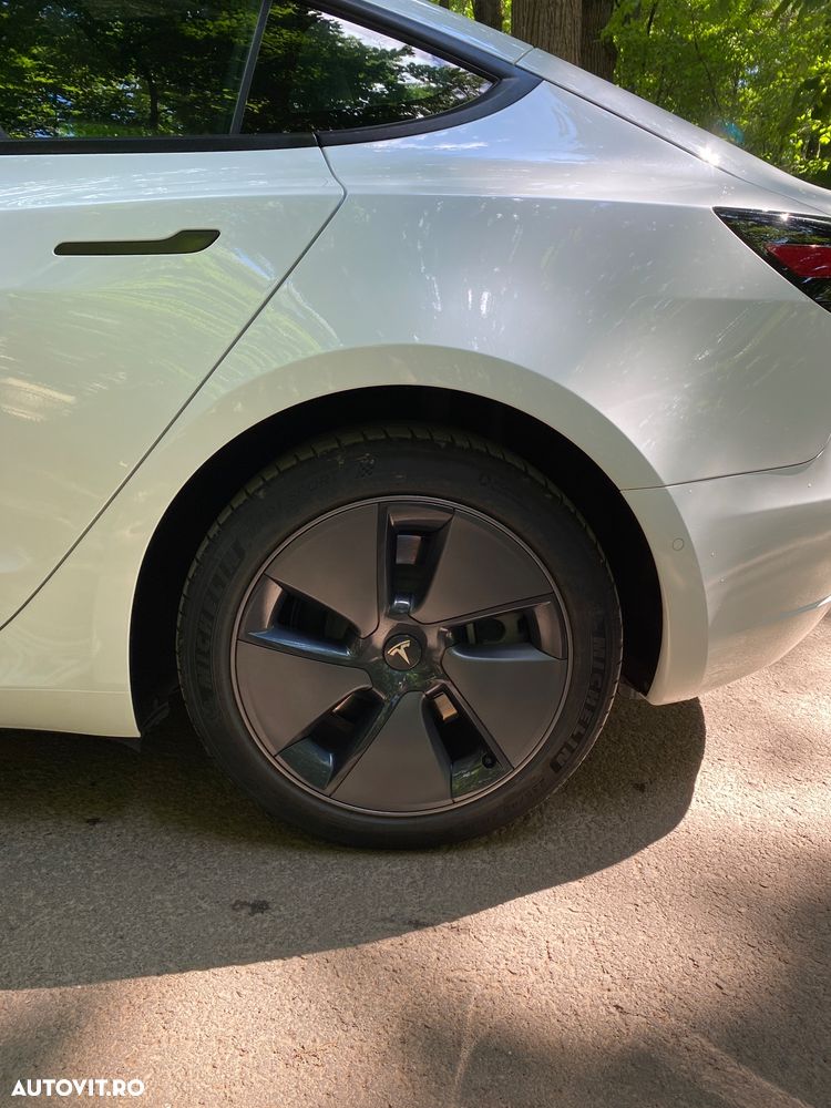 Tesla Model 3 - 14