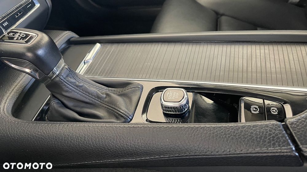 Volvo V90 D4 Momentum - 21
