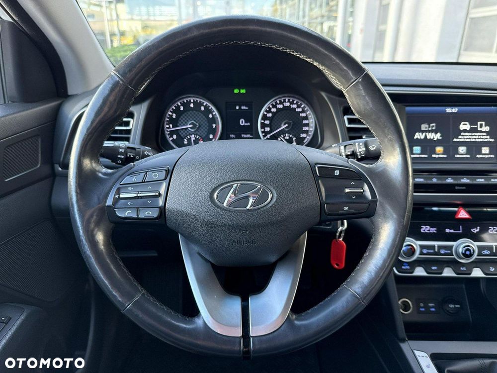 Hyundai Elantra 1.6 Comfort Premiere - 17