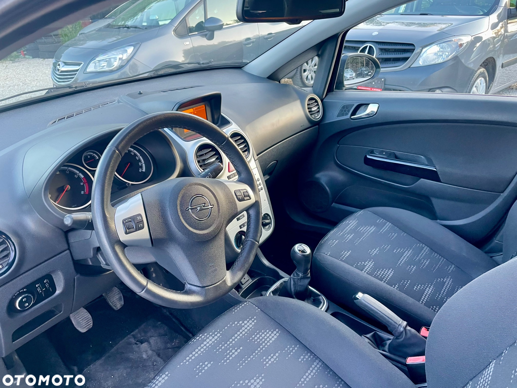 Opel Corsa 1.4 16V Innovation - 2