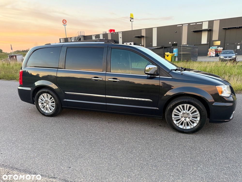 Chrysler Town & Country 3.6 Limited - 4