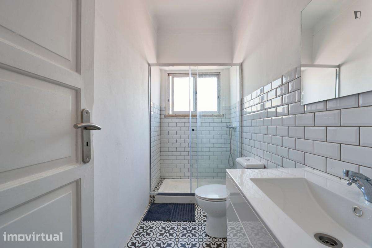 Quarto - localizado em Amadora Lisbon - Grande imagem: 2/24
