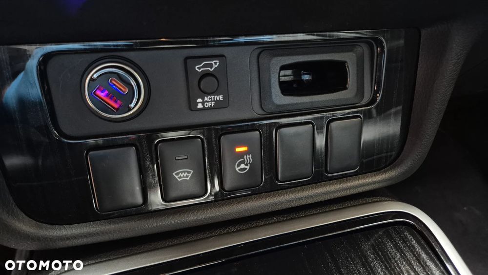 Mitsubishi Outlander - 11