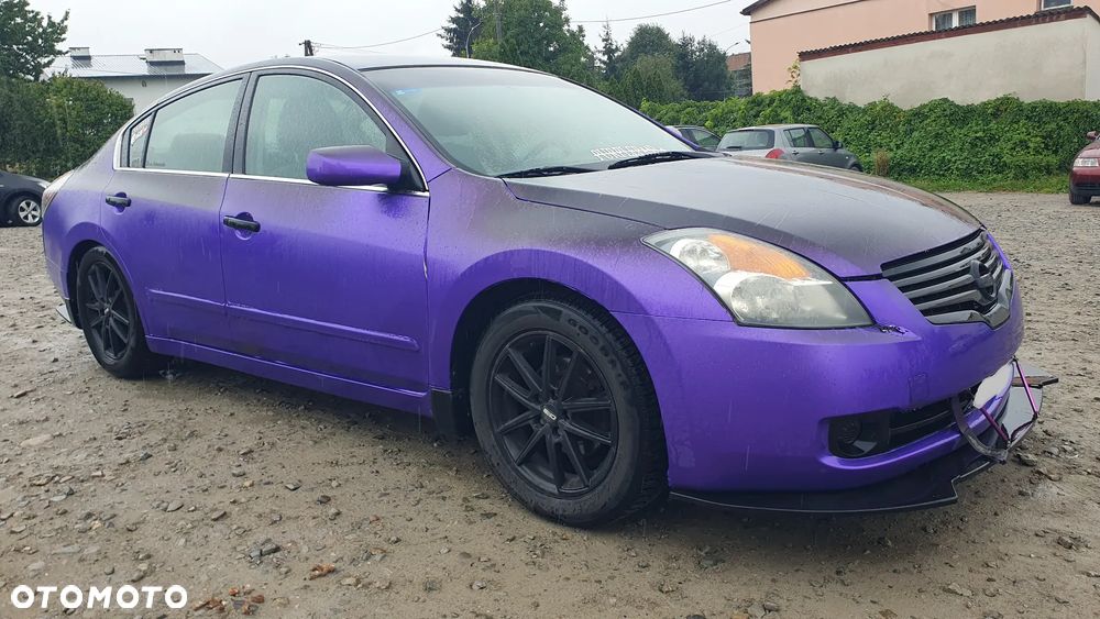 Nissan Altima - 2