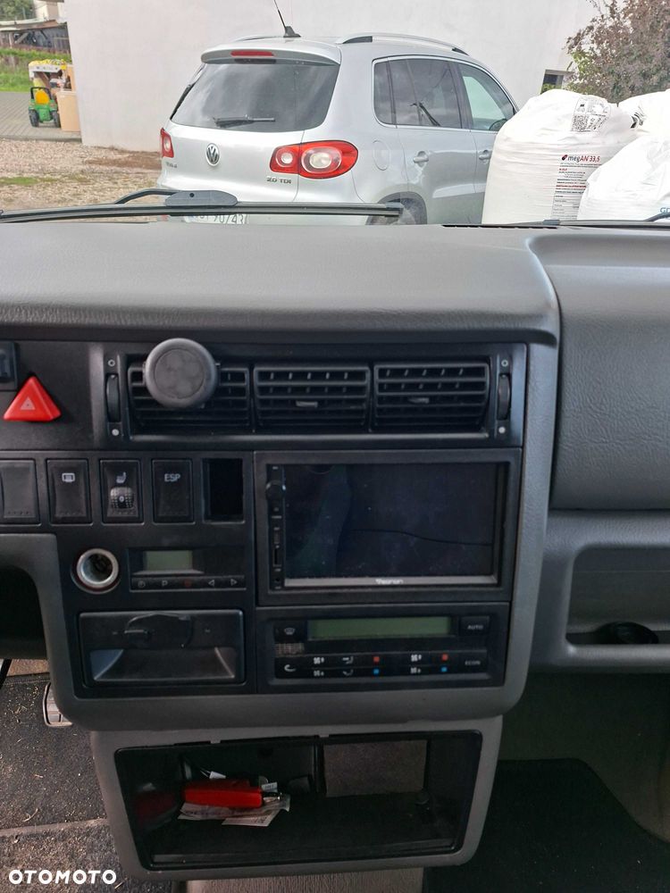 Volkswagen Caravelle - 2