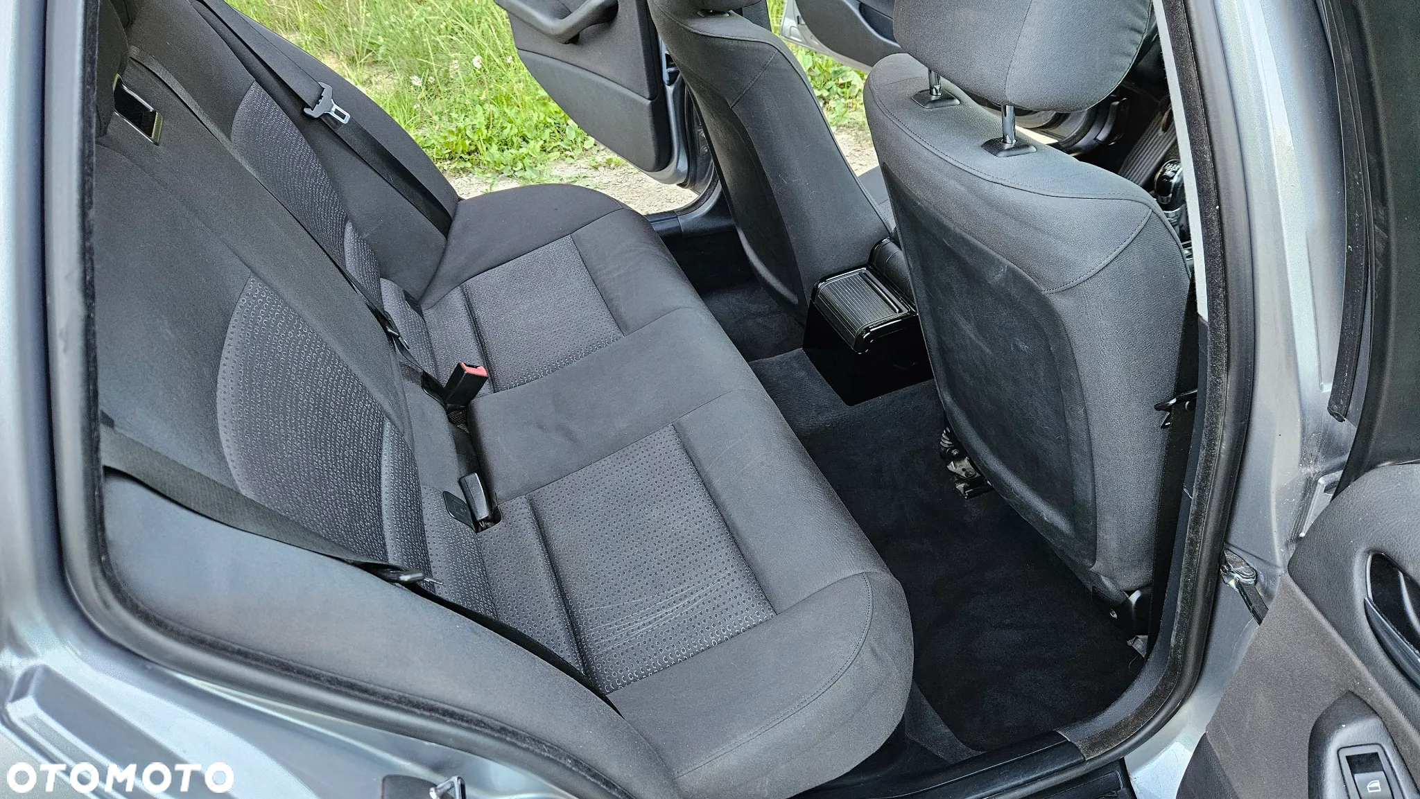 BMW Seria 3 318d Touring - 10
