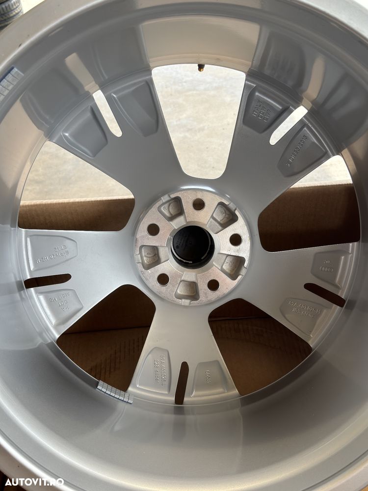 Vând jante originale Audi Q4 în două lățimi noi pe 20” - 3